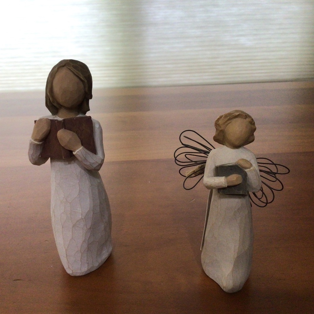 Set of 2 Willow Tree figurines - Love of Learning, angel of learning